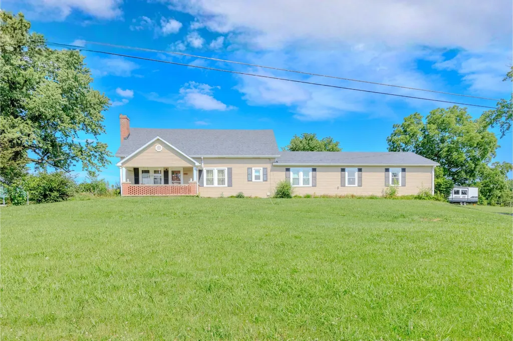 446 Old L And N Magnolia KY 42757