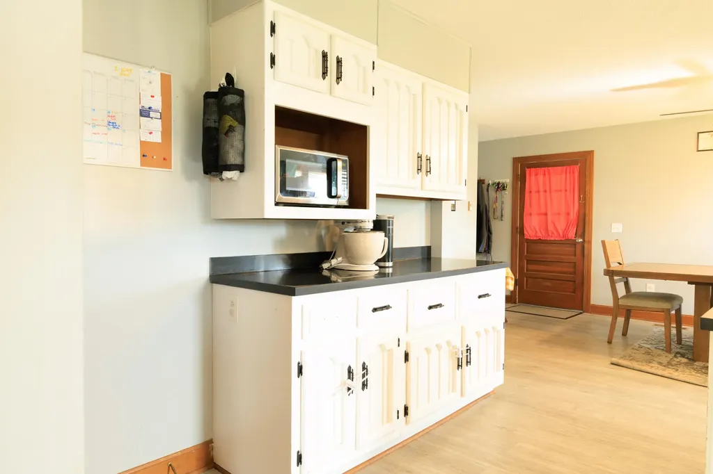 446 Old L And N Magnolia KY 42757