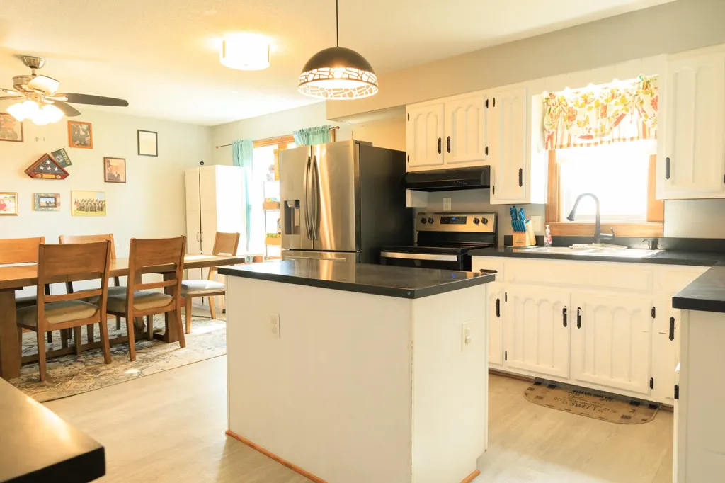 446 Old L And N Magnolia KY 42757