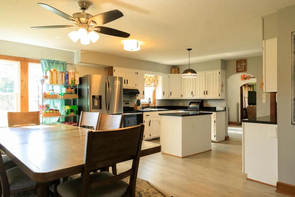 446 Old L And N Magnolia KY 42757