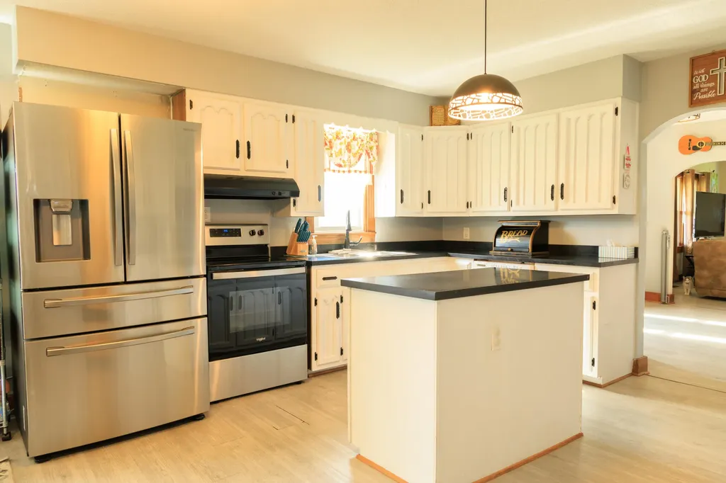 446 Old L And N Magnolia KY 42757