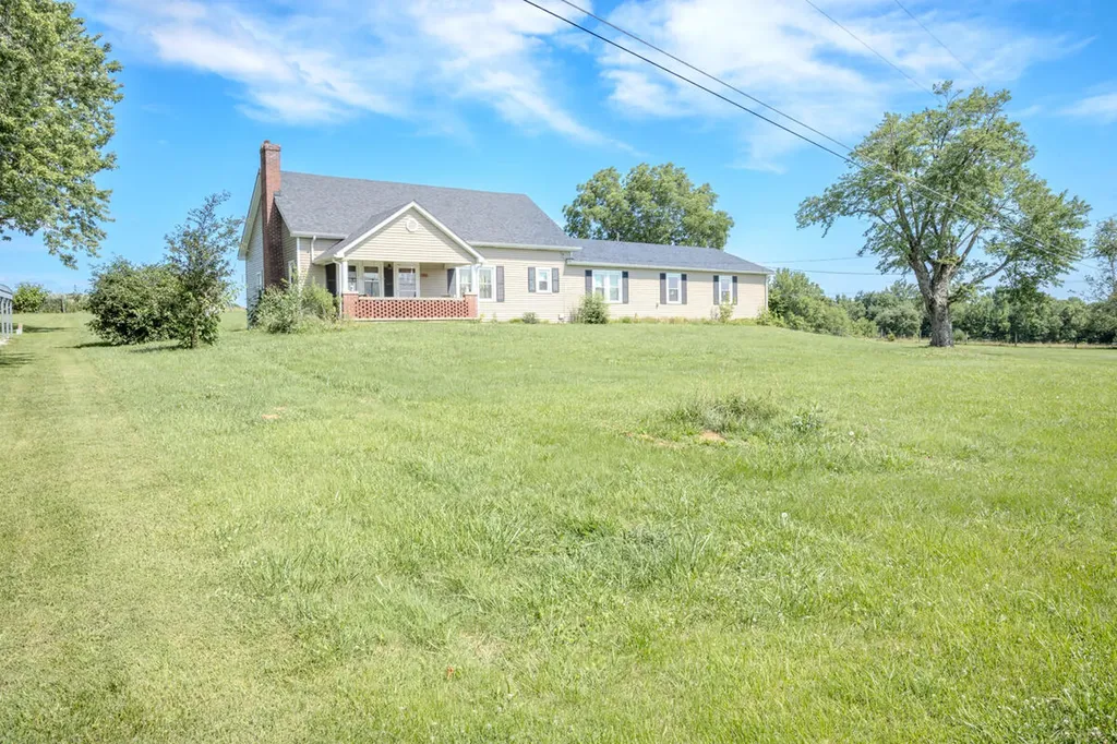 446 Old L And N Magnolia KY 42757