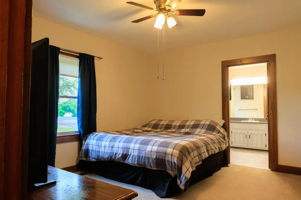 446 Old L And N Magnolia KY 42757