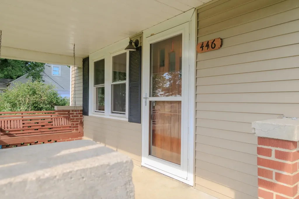 446 Old L And N Magnolia KY 42757