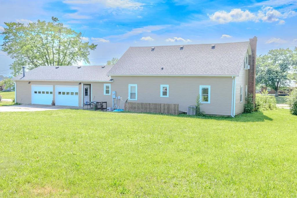 446 Old L And N Magnolia KY 42757