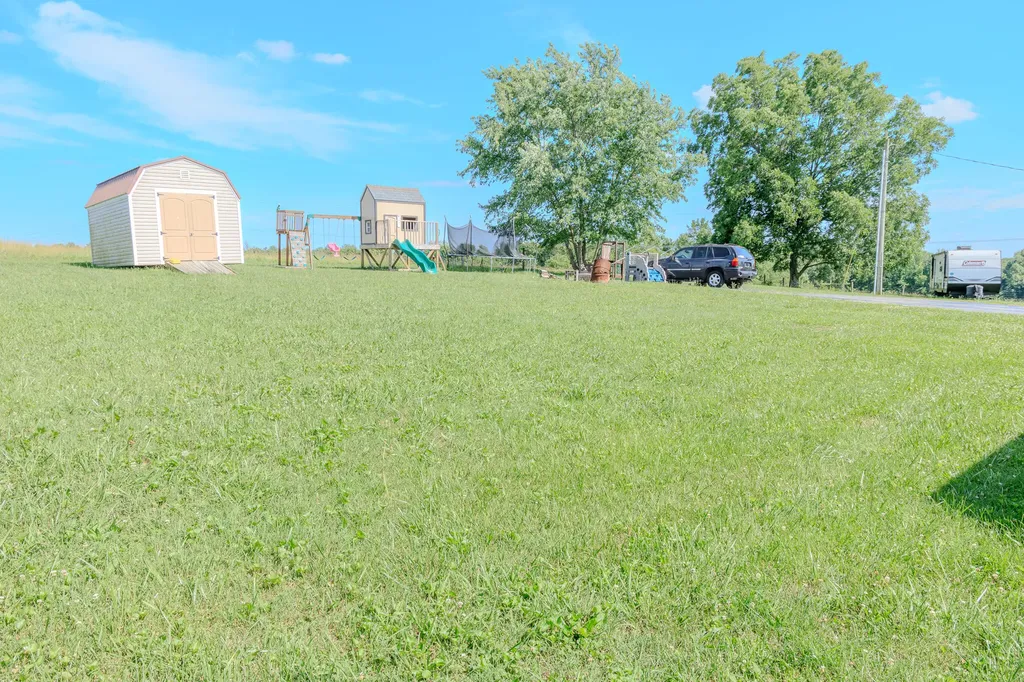 446 Old L And N Magnolia KY 42757