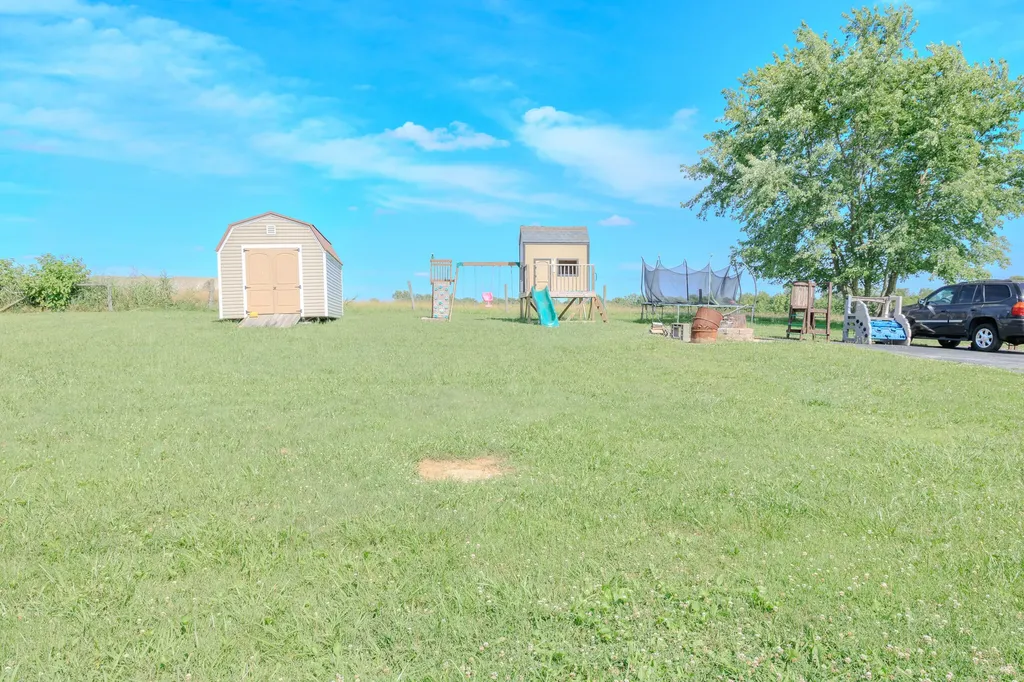446 Old L And N Magnolia KY 42757