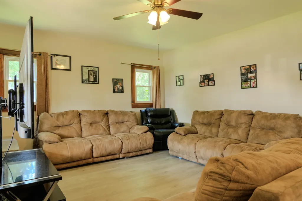446 Old L And N Magnolia KY 42757
