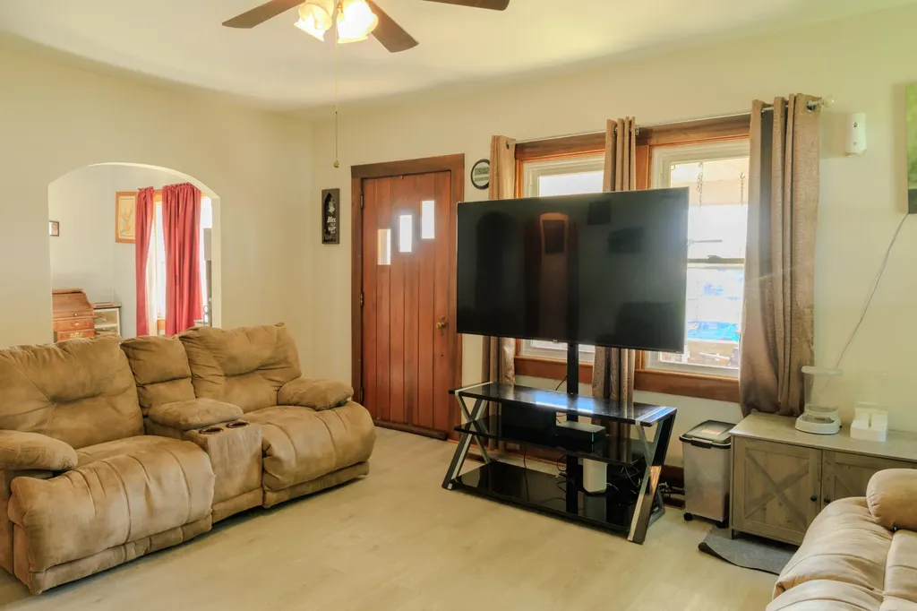 446 Old L And N Magnolia KY 42757