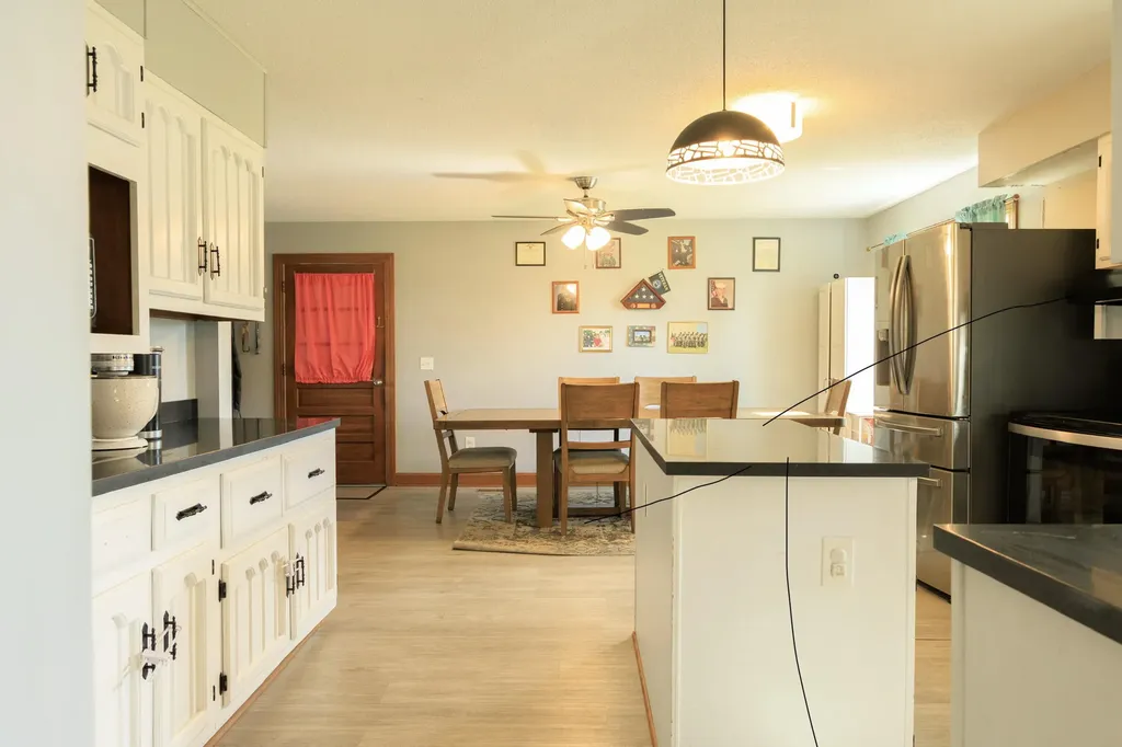 446 Old L And N Magnolia KY 42757