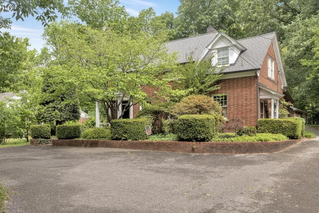 1106 Poplar Street Murray KY 42071