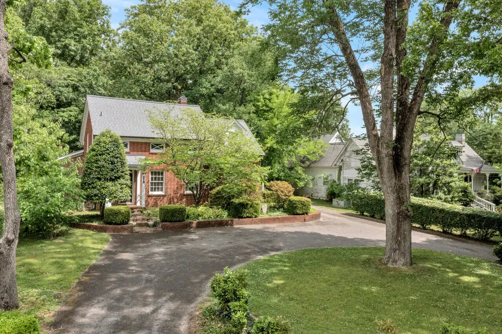 1106 Poplar Street Murray KY 42071