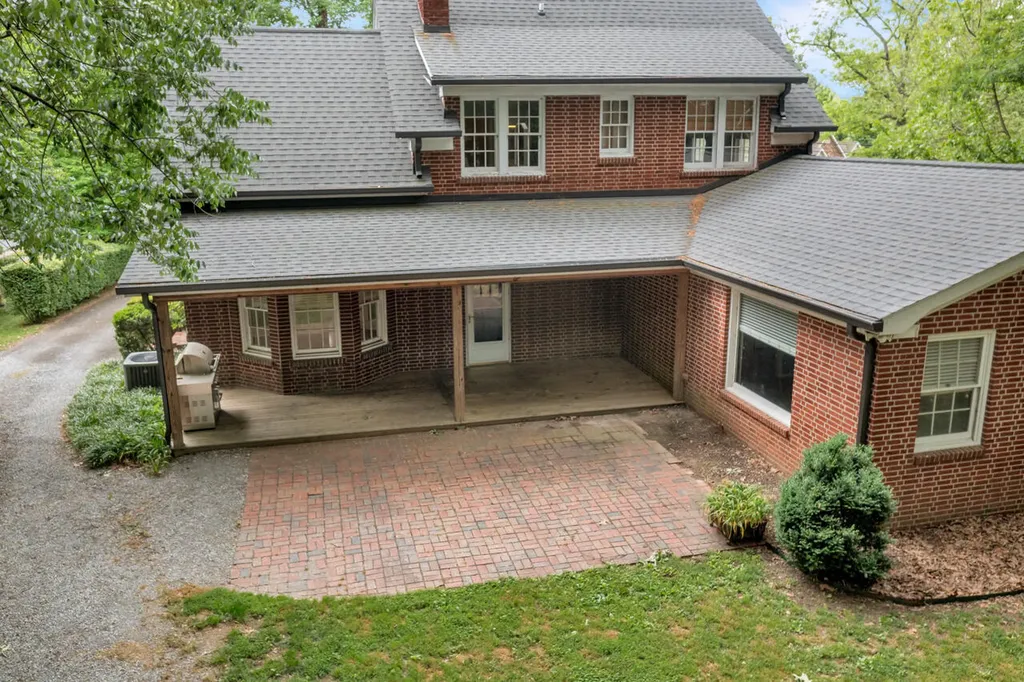 1106 Poplar Street Murray KY 42071