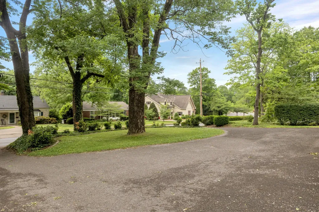 1106 Poplar Street Murray KY 42071