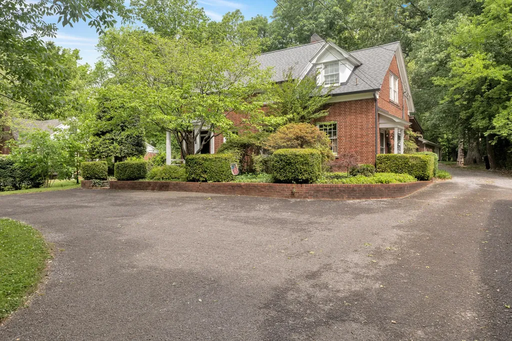 1106 Poplar Street Murray KY 42071