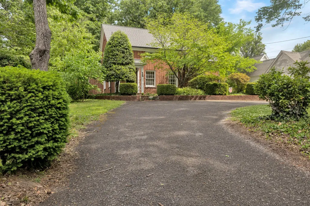 1106 Poplar Street Murray KY 42071