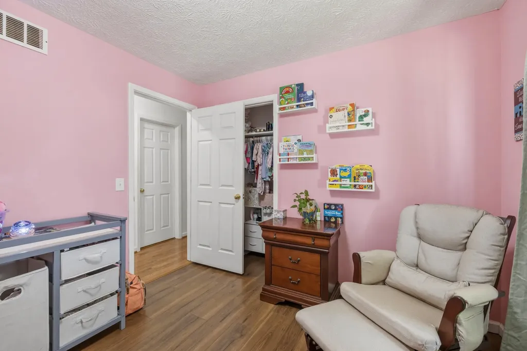 215 Azalea Street Harrodsburg KY 40330