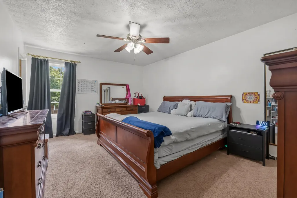 215 Azalea Street Harrodsburg KY 40330