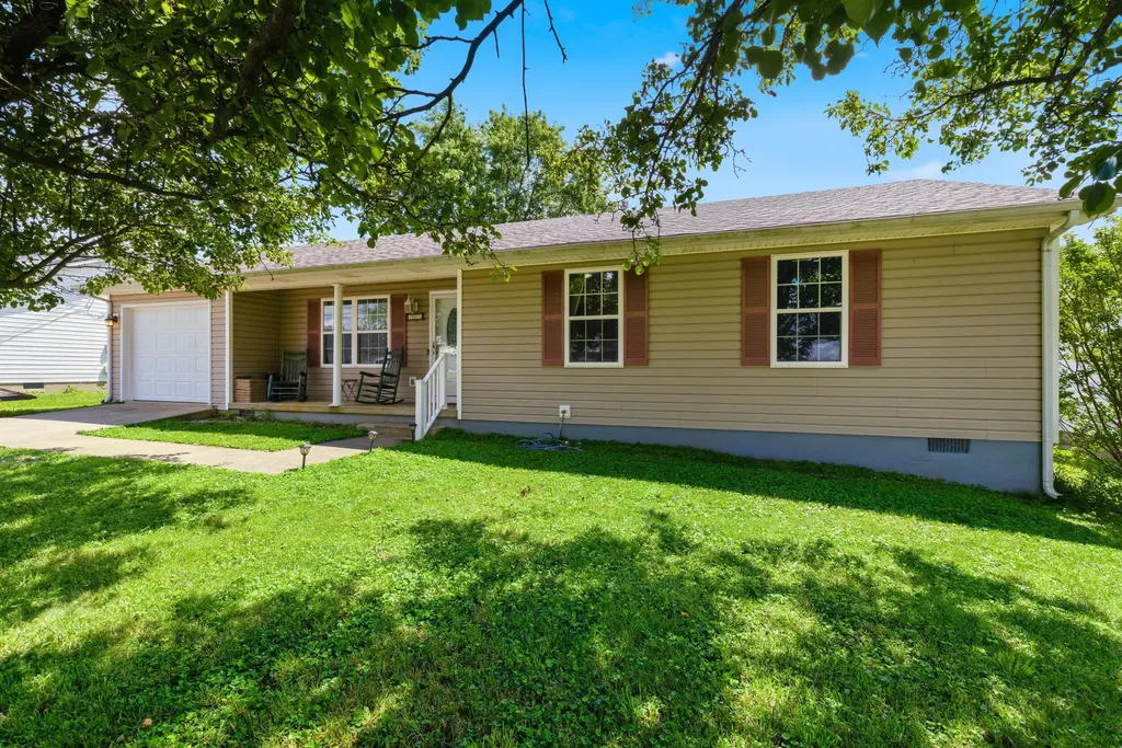 215 Azalea Street Harrodsburg KY 40330