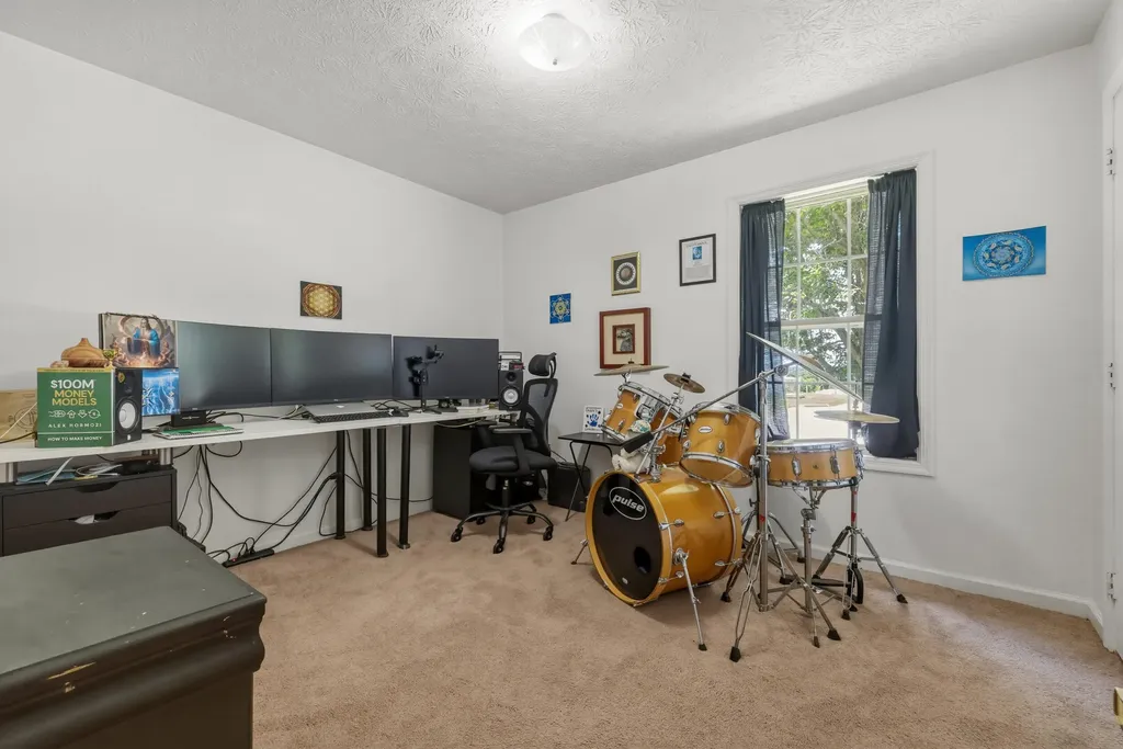 215 Azalea Street Harrodsburg KY 40330