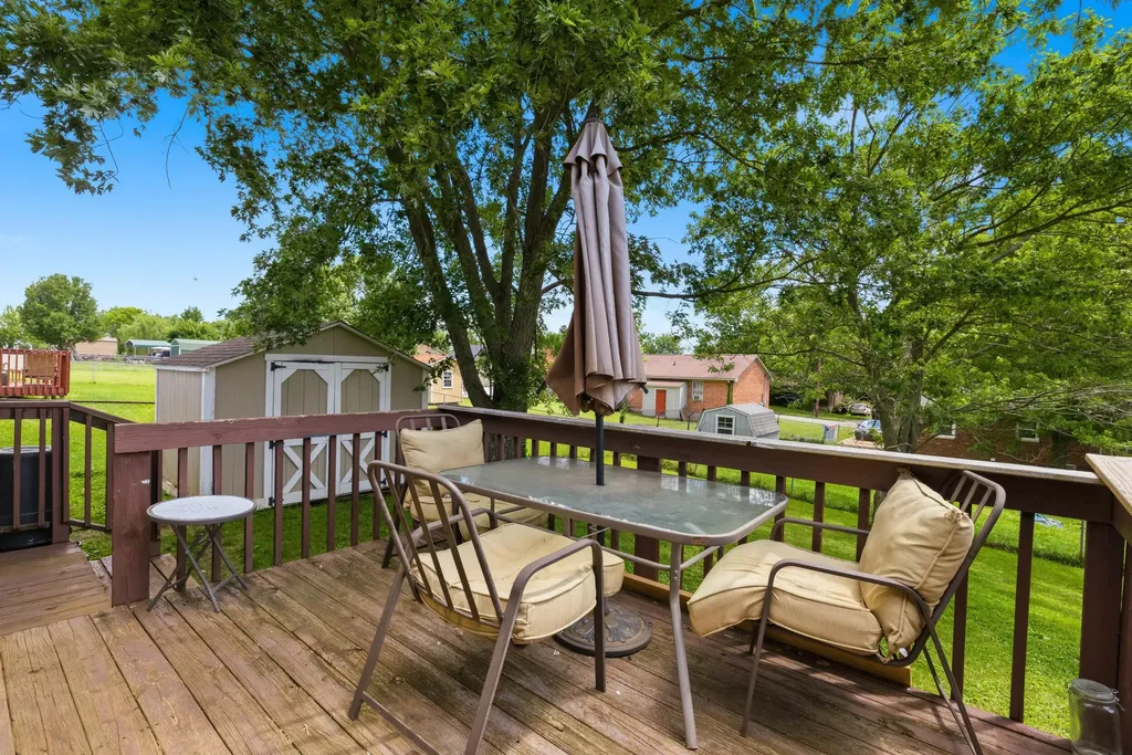 215 Azalea Street Harrodsburg KY 40330