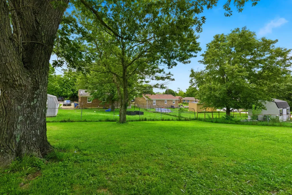 215 Azalea Street Harrodsburg KY 40330
