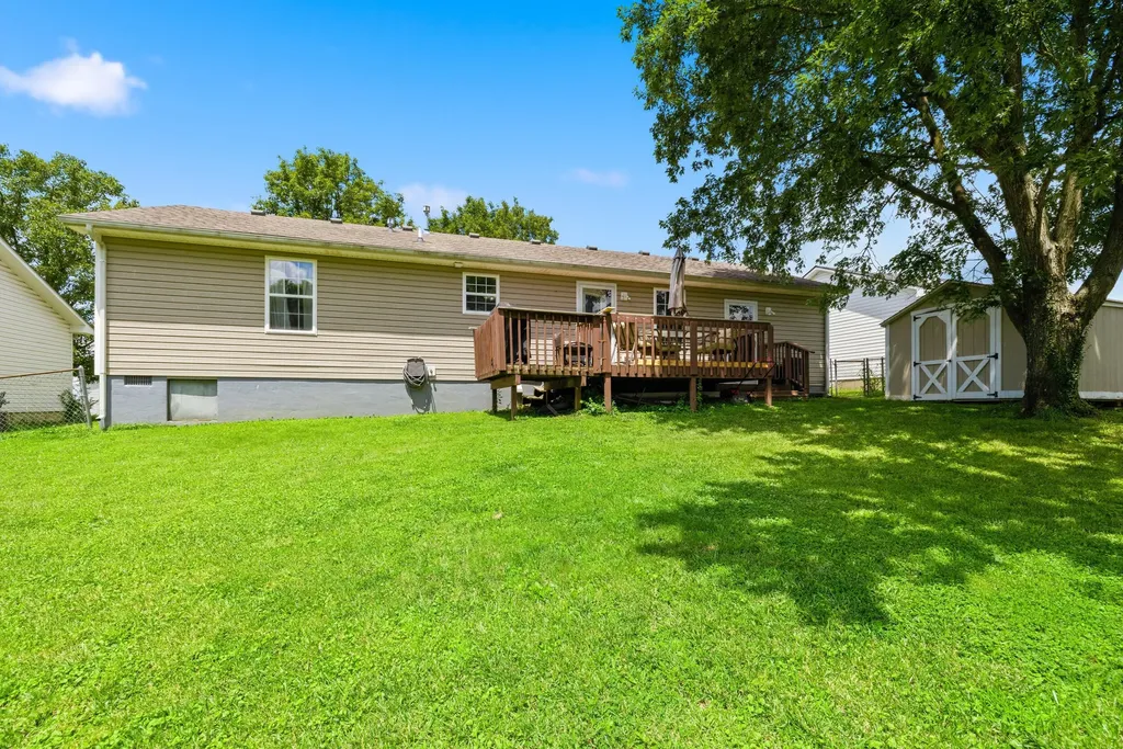 215 Azalea Street Harrodsburg KY 40330