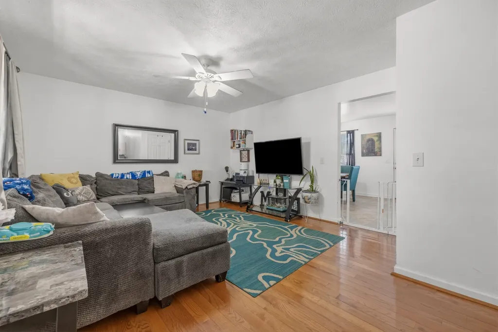215 Azalea Street Harrodsburg KY 40330