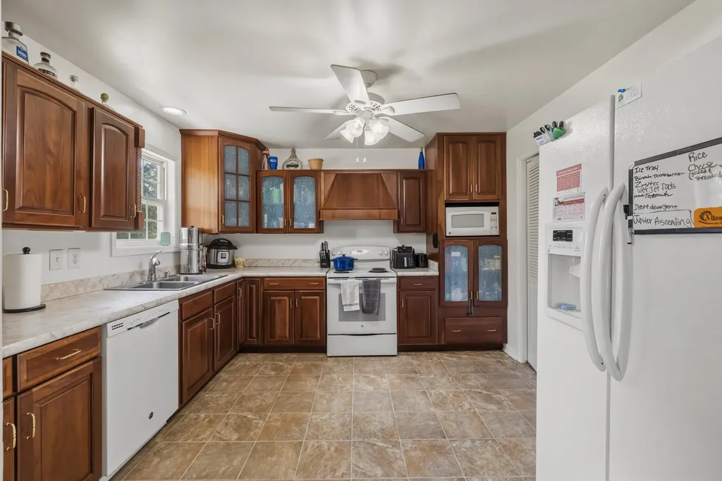 215 Azalea Street Harrodsburg KY 40330