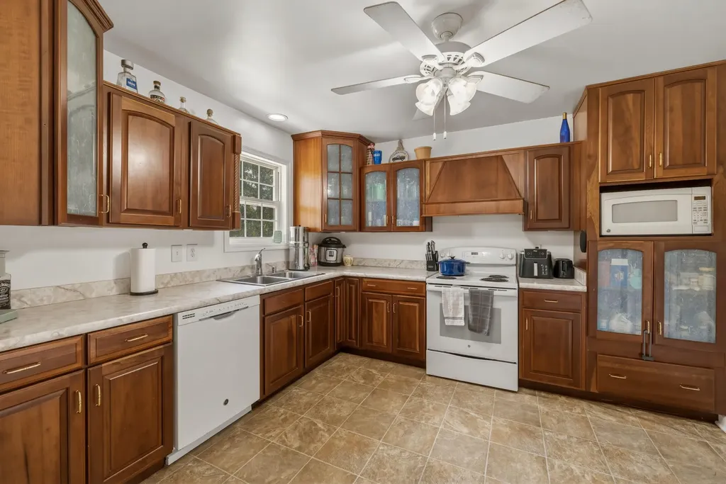 215 Azalea Street Harrodsburg KY 40330