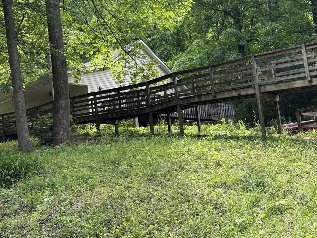1676 Highway 3447 Mckee KY 40447