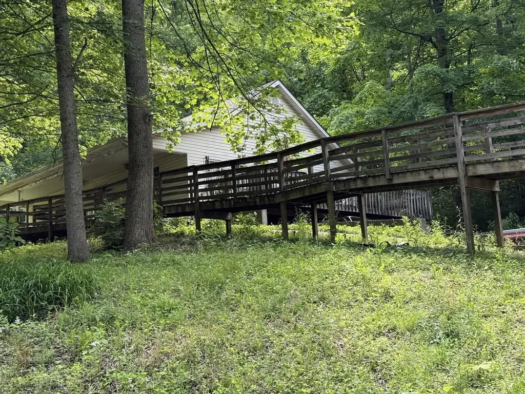 1676 Highway 3447 Mckee KY 40447