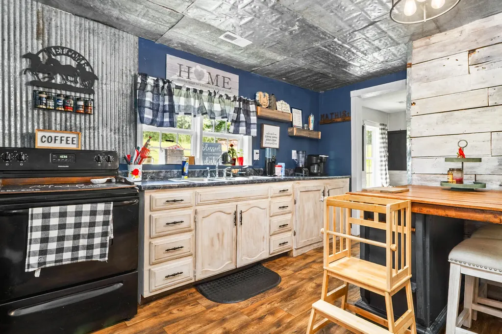 234 Ray Mathis Road Annville KY 40402