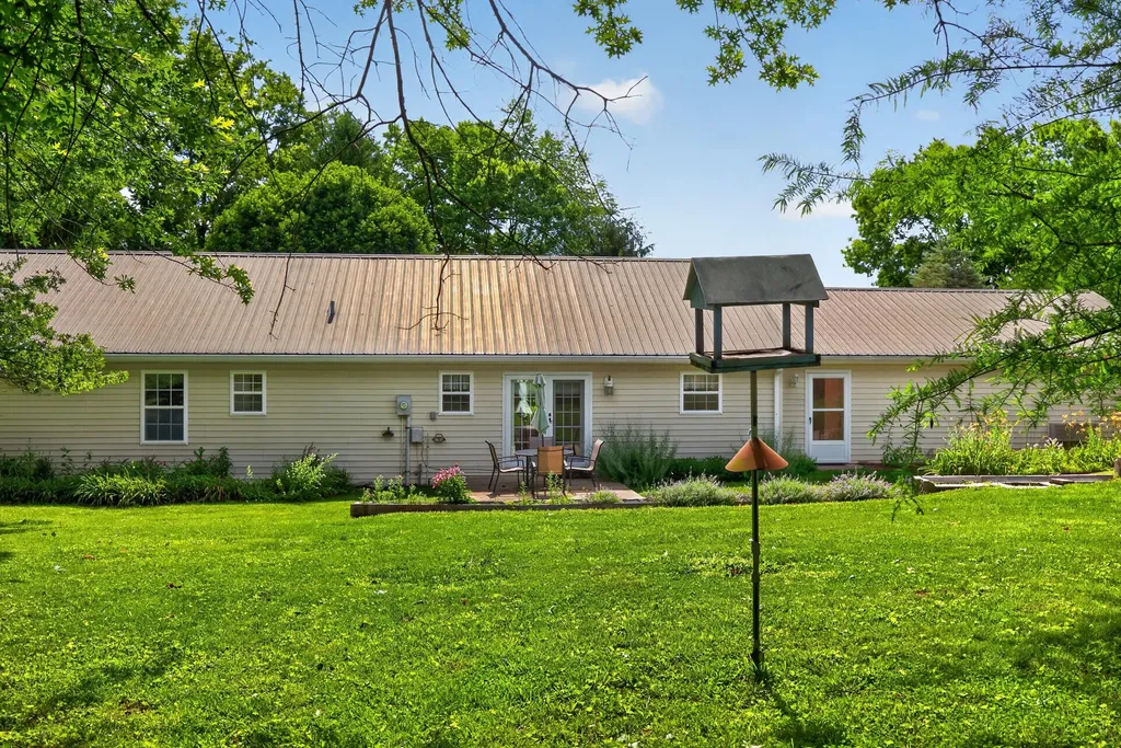 600 Ison Lane Harrodsburg KY 40330