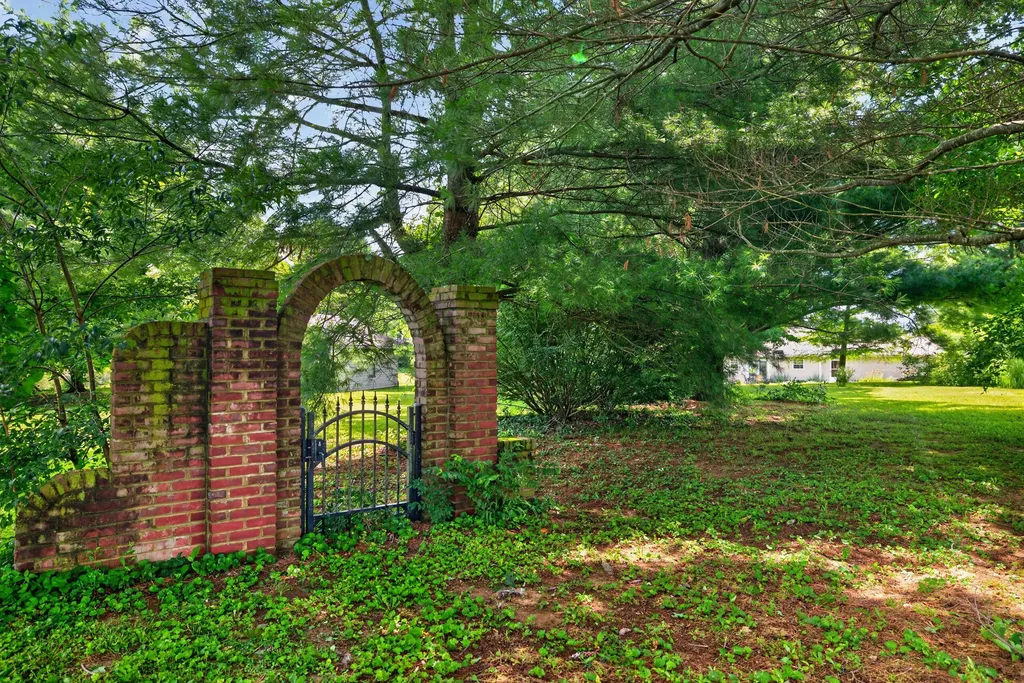 600 Ison Lane Harrodsburg KY 40330