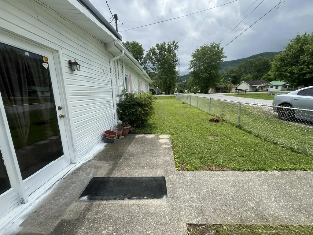 1720 Exeter Avenue Middlesboro KY 40965