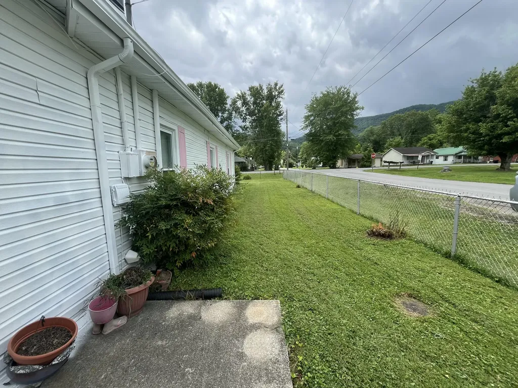 1720 Exeter Avenue Middlesboro KY 40965