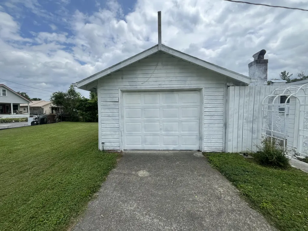 1720 Exeter Avenue Middlesboro KY 40965