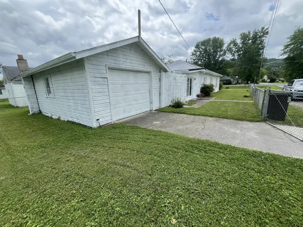 1720 Exeter Avenue Middlesboro KY 40965