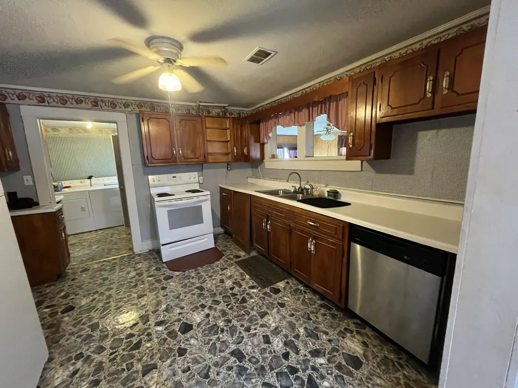 1720 Exeter Avenue Middlesboro KY 40965