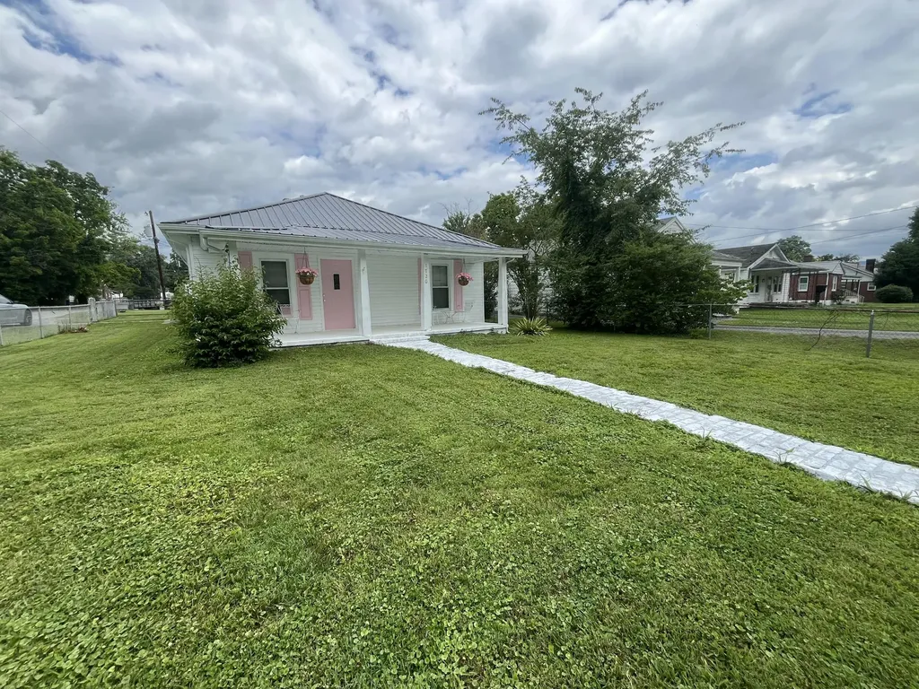 1720 Exeter Avenue Middlesboro KY 40965
