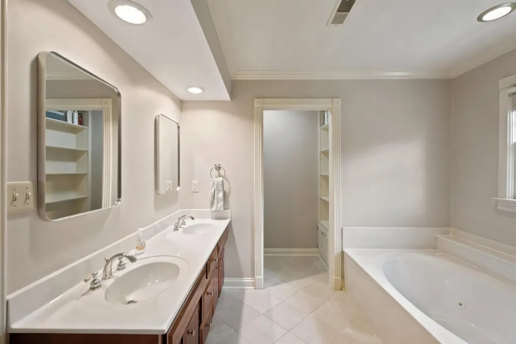 2186 Cave Hill Lane Lexington KY 40513
