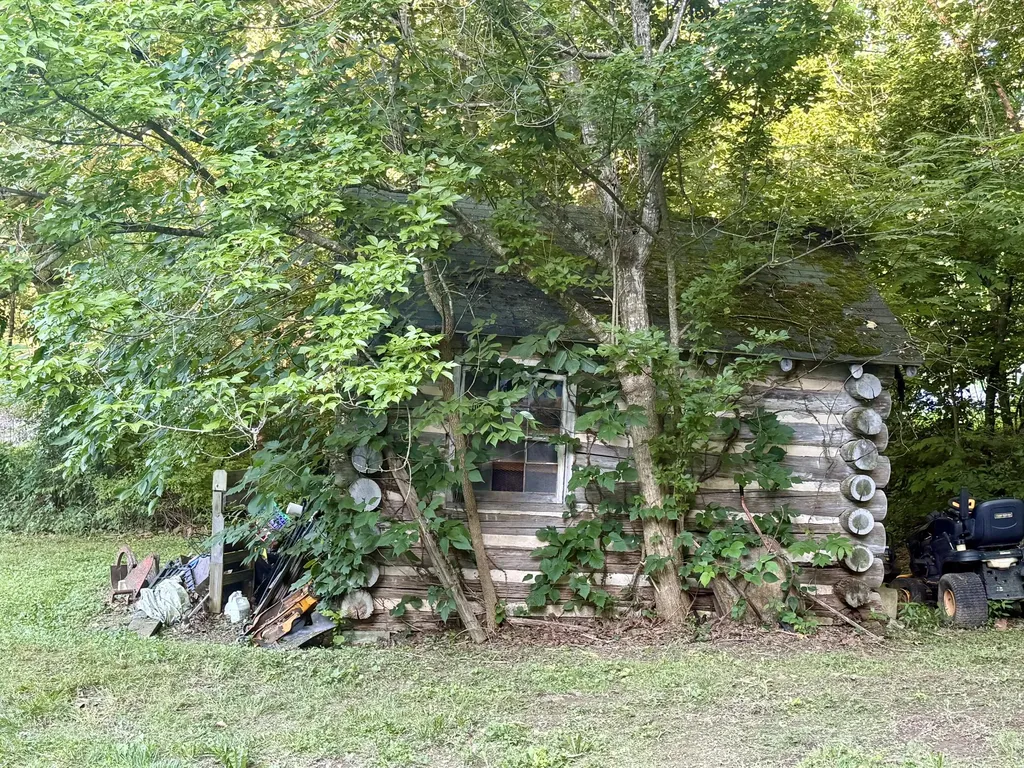 3205 Richmond Street Mt Vernon KY 40456