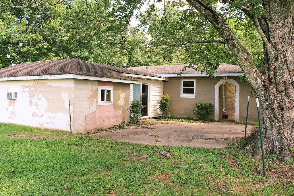 4243 W Kentucky 94 Murray KY 42071