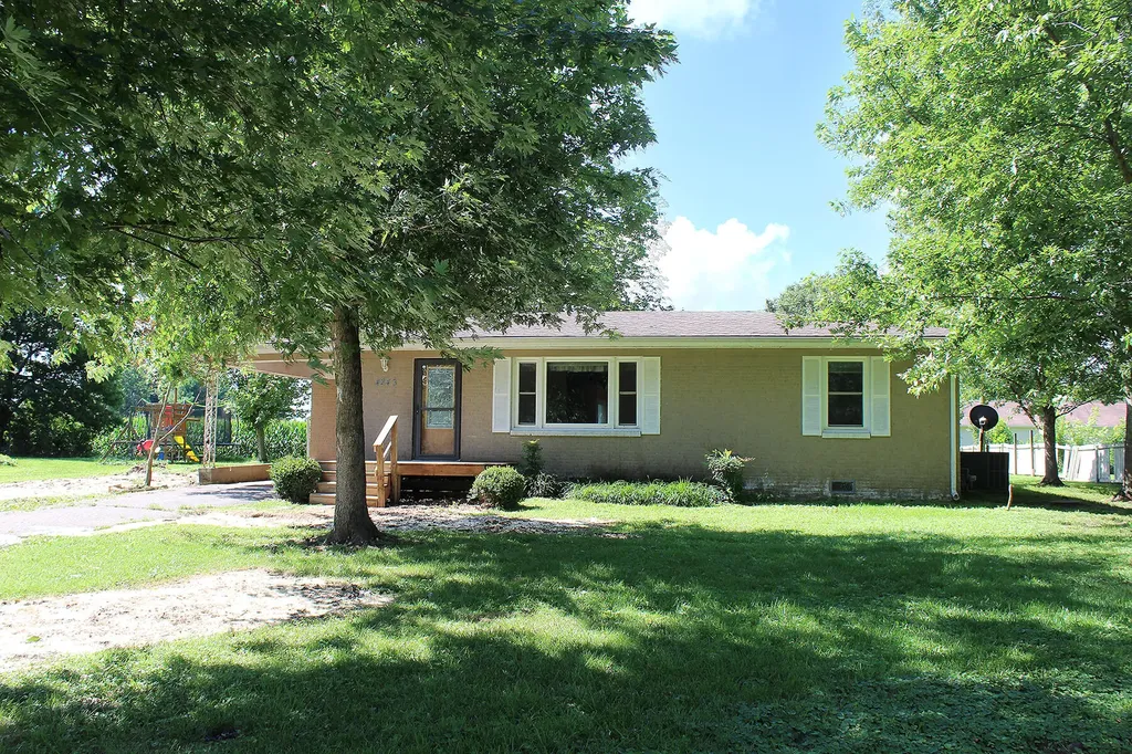 4243 W Kentucky 94 Murray KY 42071