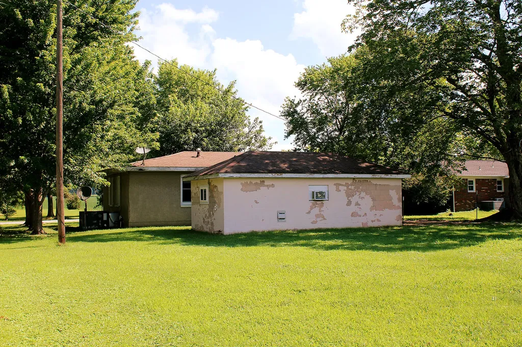 4243 W Kentucky 94 Murray KY 42071