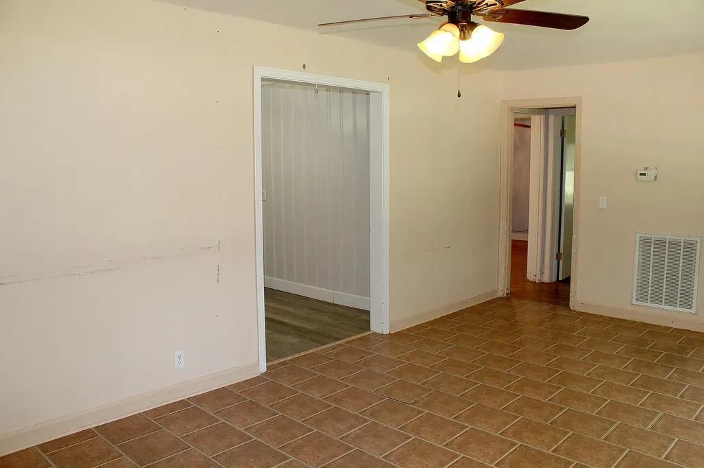 4243 W Kentucky 94 Murray KY 42071
