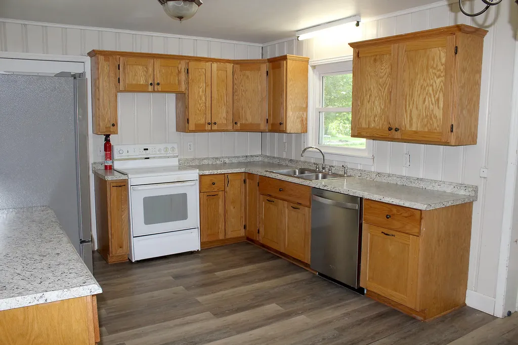 4243 W Kentucky 94 Murray KY 42071