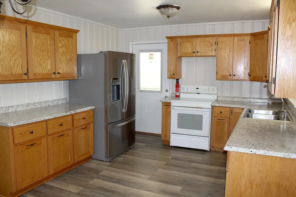 4243 W Kentucky 94 Murray KY 42071