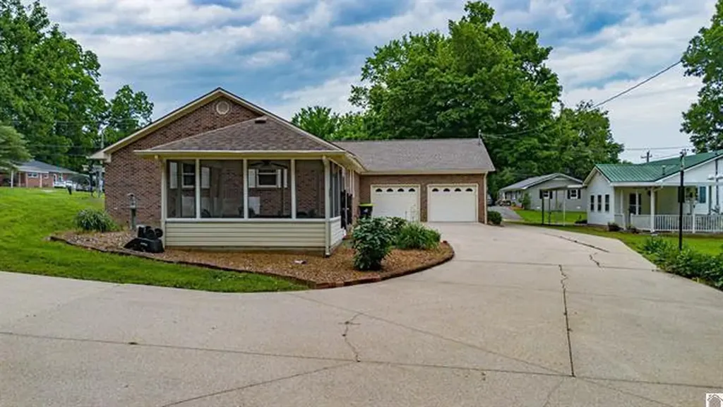 84 Orchard Street Bardwell KY 42023